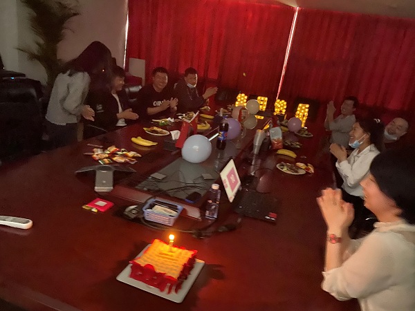 生日会读书1.jpg